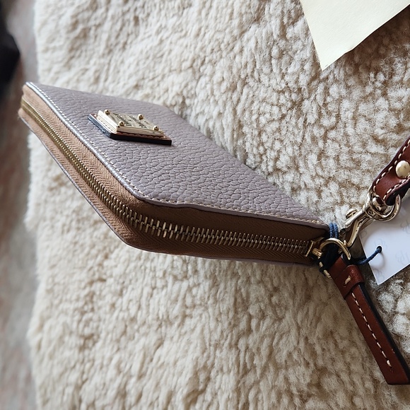 NWT Dooney & Bourke 3/4 Zip Oyster Pebbled Leather Wallet/Wristlet 🩶🎁🦪 - Picture 5 of 16